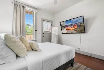 Image de Historic 1 bedroom located near The U of A