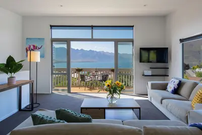 Image de Stunning mountain and lake views