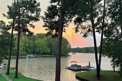 Image de Luxury 5-bedroom home on beautiful Lake Oconee with Private Pickleball court!