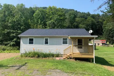 Image de Cozy 2-bedroom Elk Grove cabin next to Ricketts Glen State Park