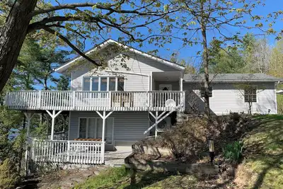 Image de Perfect Winter Getaway! Spacious 3-bedroom cottage on Desert Lake with WiFi, Ac