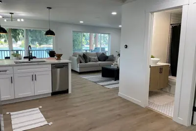 Image de 2-bedroom Cozy Waterfront Cottage