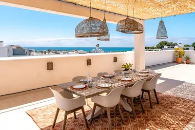 Appartement \"Vanian Gardens\" avec vue sur la mer, Wi-Fi et climatisation