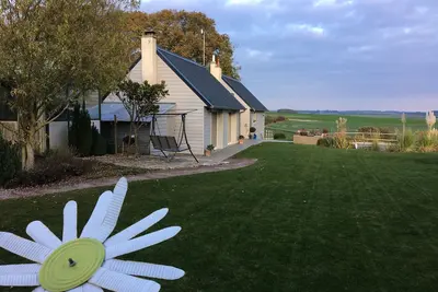 Image de Maison de vacances 'Cour Des Miracles, Sequehart' avec terrasse privée, jardin privé et Wi-Fi