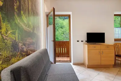 Image de Appartement 'Waldruhe' avec vue sur les montagnes, jardin partagé et Wi-Fi
