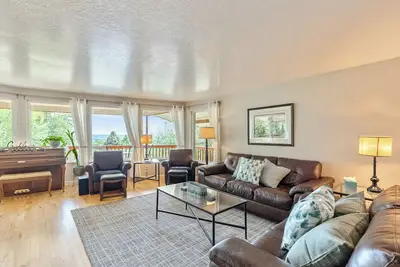 Image de Cozy Cabin /Hot Tub/ Feel Home