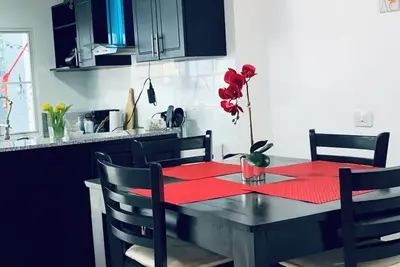 Image de Charming 2-bedroom house with WiFi, Ac, hot water  in peaceful Santa Ana