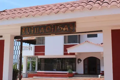 Image de Relax Near The Beach! 5 Bedroom Cottage with A/C & top amenities in Playa Medoza