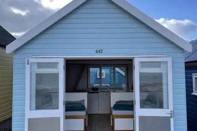 Image de Beach Hut situated directly on the beach at Mudeford Spit, with an uninterrupted view across to the