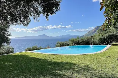 Image de Villa Silara: A characteristic and welcoming three-story villa which faces the sun and the sea, with Free Wi-Fi.