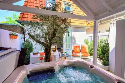 Image de 5 O'Clock Somewhere | Luxurious coastal hideaway with massage spa