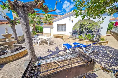 Casa Cavall Bernat is a house located in Cambrils.