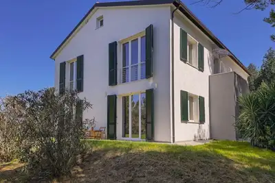 Image de Elegant Villa with Garden - Perfect for Groups