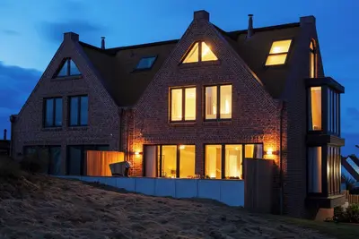 Image de Exclusive thatched house on the beach access - luxury & comfort for up to 8 people