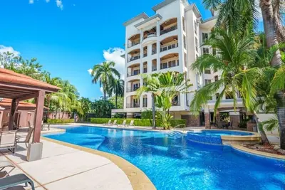 Image de Playa Langosta rental, lovely Condo Suitable for 2 couples or a family, with 3 pools, game room and 2 gyms, Peninsula 37,