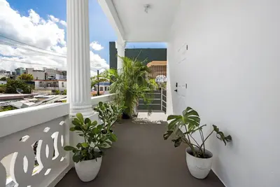 Image de Sol - Acogedor Refugio  en Santurce — Cálido y Estiloso