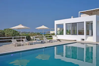 Image de Grand Ambassador Villa - A modern villa just above famous Santa Maria beach