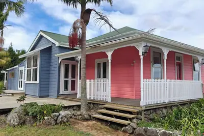Image de Avocado Orchard Escape with Mountain Views & Artist Studio, Pet-Friendly!