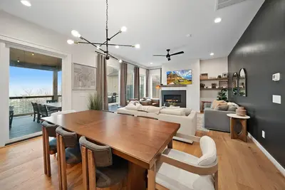 Image de Sleeps 17! 5br Luxury Home, Hot Tub, Game Room, Walk to Pool & Grill