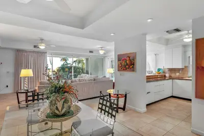 Image de New Listing: Beautiful Oceanfront Beach-Level 2-Bedroom Condo on Grace Bay Beach