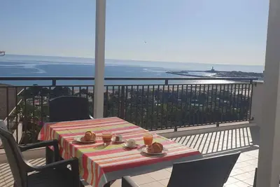 Image de Two-room apartment 550m from the sea with sea view terrace