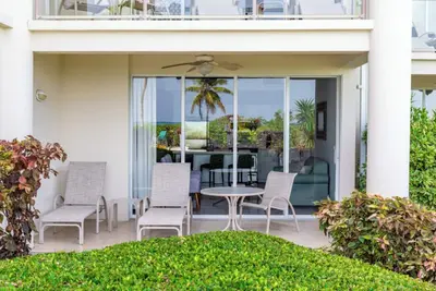 Image de Brand New Listing: Luxurious 1-Bedroom Oceanfront Beach-Level Condo with Patio