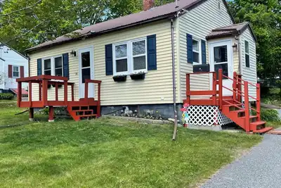 Image de Charming 2-bedroom 1 bath house, pet friendly, in the center of Ellsworth.