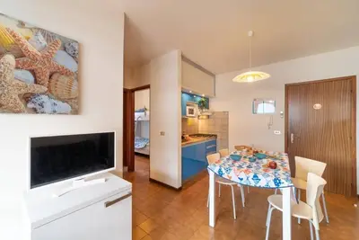 Image de Maison de vacances ensoleillée avec grande terrasse