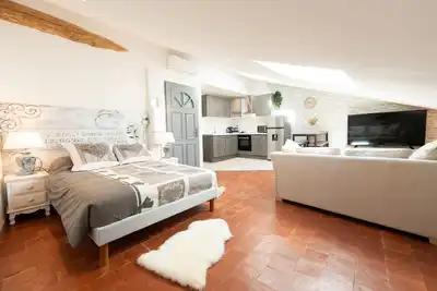 Image de Appartement le Mansardé-Le charme sous les toits-3 étoiles