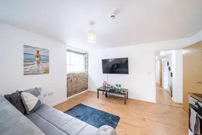 Image de Appartement-Suite-Salle de bain privée séparée-Vue sur Rue-Free Private Parking