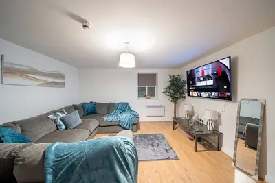 Image de Confort-Appartement-Salle de bain privée séparée-Vue sur Rue-Free Private Par. . .