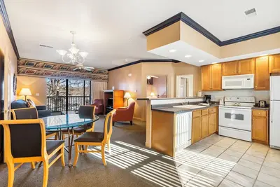 Image de Ozark Mountain View Condo: Spacious Retreat with Scenic Vistas