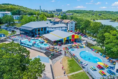 Image de Rock Lane King Suite - Lake View Balcony, Pet Friendly, Tiki Bar, Marina