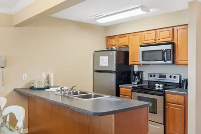 Image de Waterside Retreat: Condo with Marina Amenities