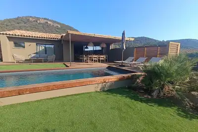 Maison familiale \"neuve\" de 8 personnes, piscine privative, proche des plages