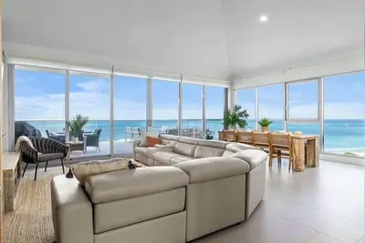 Image de Luxury Oceanfront Penthouse | Hot Tub + Views