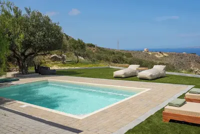 Image de Oliva Emerald Eco - Secluded Off-Grid Vineyard Villa