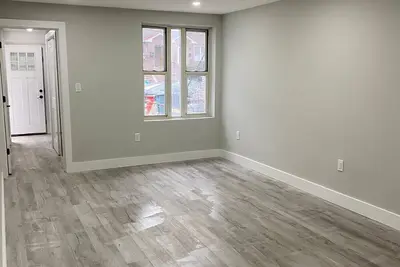 Image de Brand New 2br 1bth Private Backyard and Deck! Only 15 Mins To Midtown Manhattan