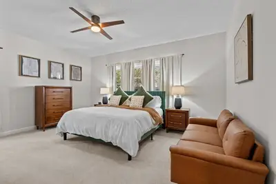 Image de Eagle`s Nest - Village of Pinehurst Home with Pool Table and Poker Table