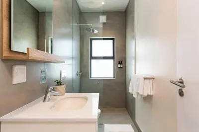 Image de  Panoramic Peaks 300m from Sea w/Mountain View