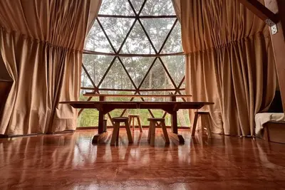 Image de Unique Geodesic Dome in a Beautiful Natural Park