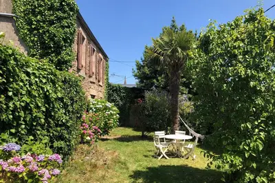 Image de Maison Traditionnelle En Pierre Pour Famille Proche Mer