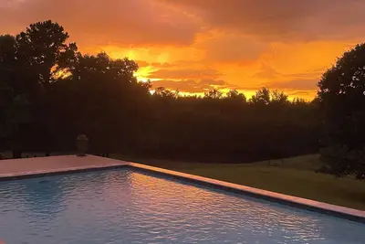 Image de Country Cottage with WiFi and Ac in lovely Daingerfield - fishing, swimming etc!