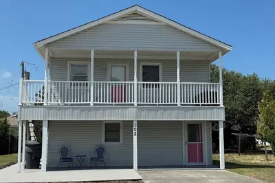 Image de Plane Fun-Charming 2-bedroom house in Kill Devil Hills short walk to beach.