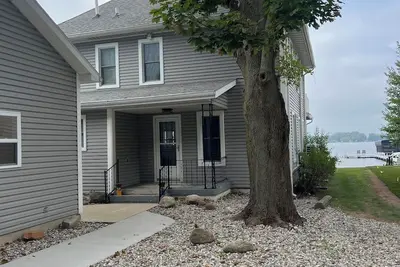 Image de Charming Beachfront 4-bedroom cottage with WiFi, Ac in Coldwater