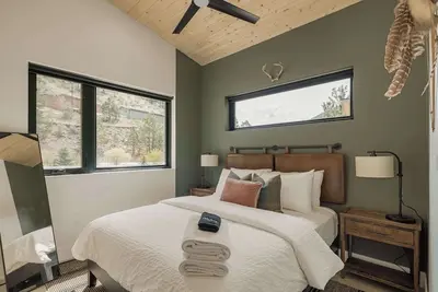 Image de Bow & Arrow, Creekside Sauna, Cold Plunge