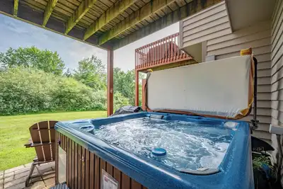 Image de New! Dog Friendly Townhome w/ Lake Access & Fireplace