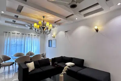 Charming 3-bedroom house with Ac, WiFi in lively Dha Lahore