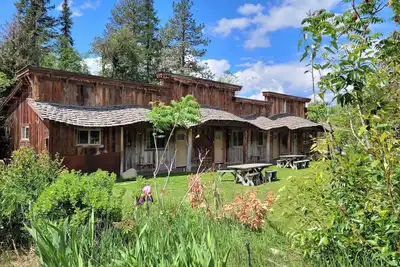 Bunkhouse Inn-Room 4, Walk to Downtown Winthrop!