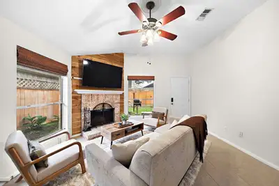 Image de Charming 30+ day stay - 3-bedroom home - Tomball with WiFi, Ac